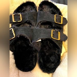 NWOT.. women’s black furry sandals.  Sz. 7-8